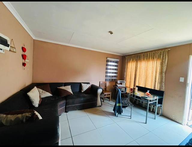 2 BEDROOM HOUSE FOR SALE IN WINDMILL PARK